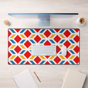 Malaga street walls 2 desk mat