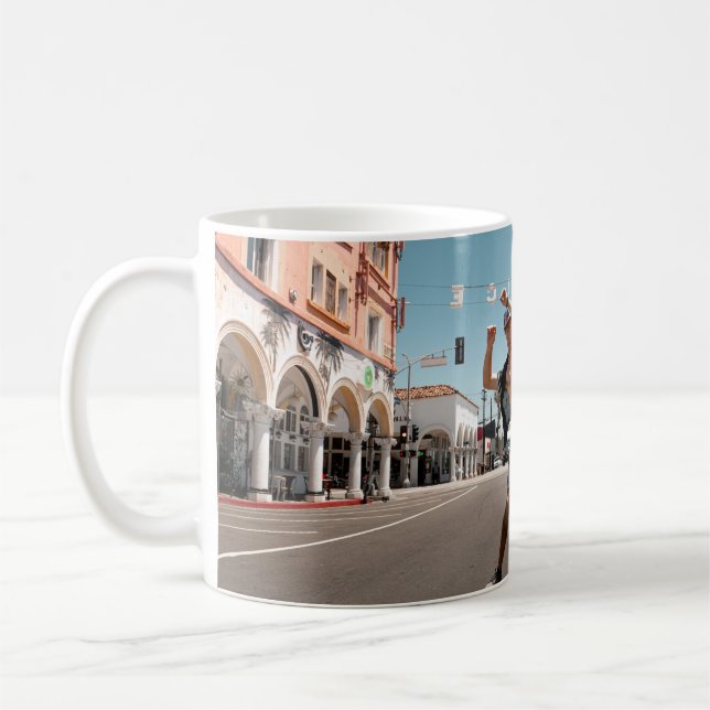 Man playing skateboard coffee mug (Left)