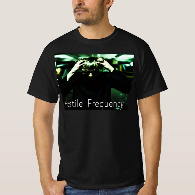 Man pulling his hair with hostile frequency below T-Shirt (Front)