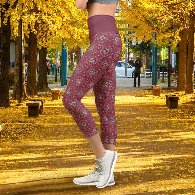 Mandala Magenta Capri Leggings (Mandala Magenta Capri Leggings)