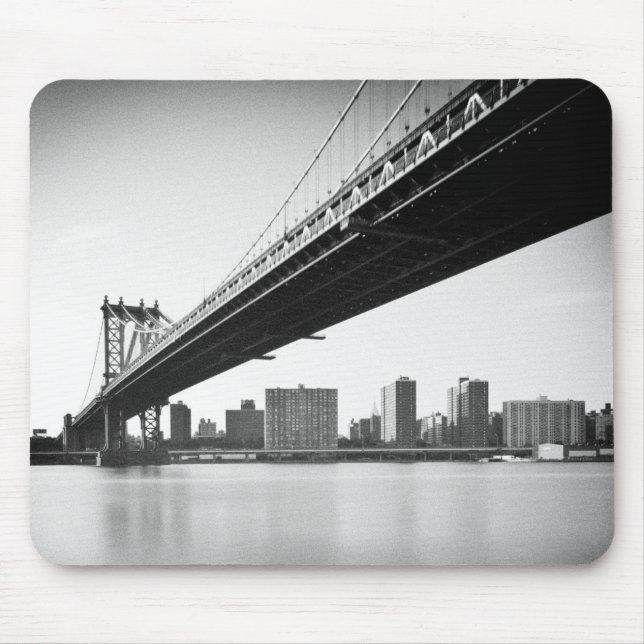 Manhattan Bridge and skyline, New York, US. Mouse Pad (Front)