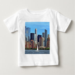 Manhattan NY – Sailboat By Manhattan Skyline Baby T-Shirt