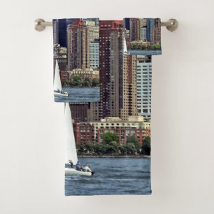 Manhattan NY – Sailboat By Manhattan Skyline Bath Towel Set