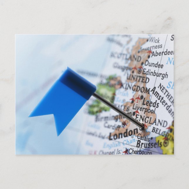 Map pin placed in London, UK on map, close-up Postcard (Front)