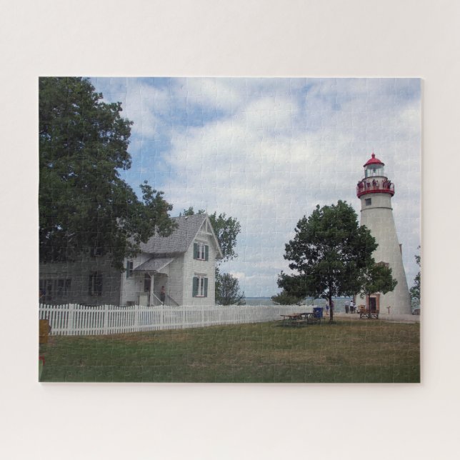 Marblehead Lighthouse & keepershouse Jigsaw Puzzle (Horizontal)