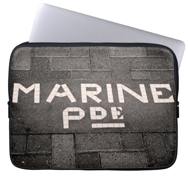Marine Parade, Napier, New Zealand Laptop Sleeve (Front)