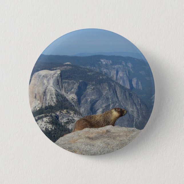 Marmot Overlooking Half Dome from Clouds Rest - Yo 6 Cm Round Badge (Front)