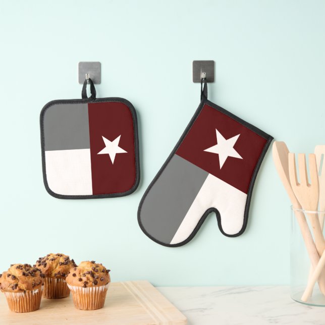 Maroon & Grey Texas State Flag Oven Mitt & Pot Holder Set (Insitu(Hanging))