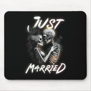 Married Halloween Skeleton Bride And Groom Wedding Mouse Pad