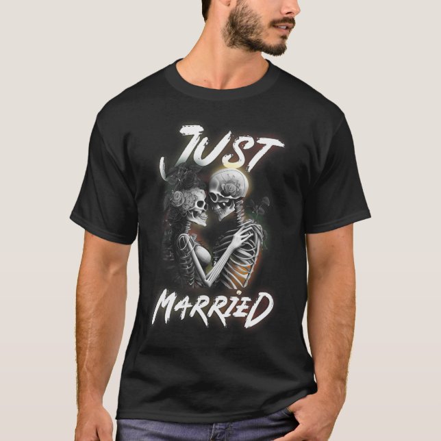 Married Halloween Skeleton Bride And Groom Wedding T-Shirt (Front)