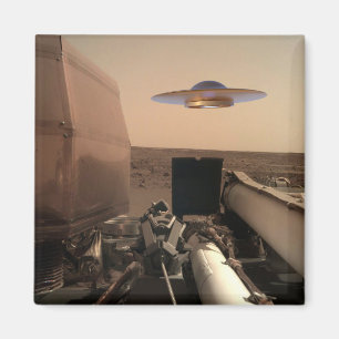 Mars InSight Alien UFO Saucer Encounter Magnet