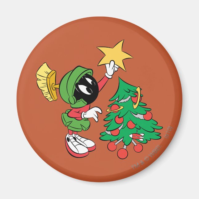 MARVIN THE MARTIAN™ putting star on tree Magnet (Front)