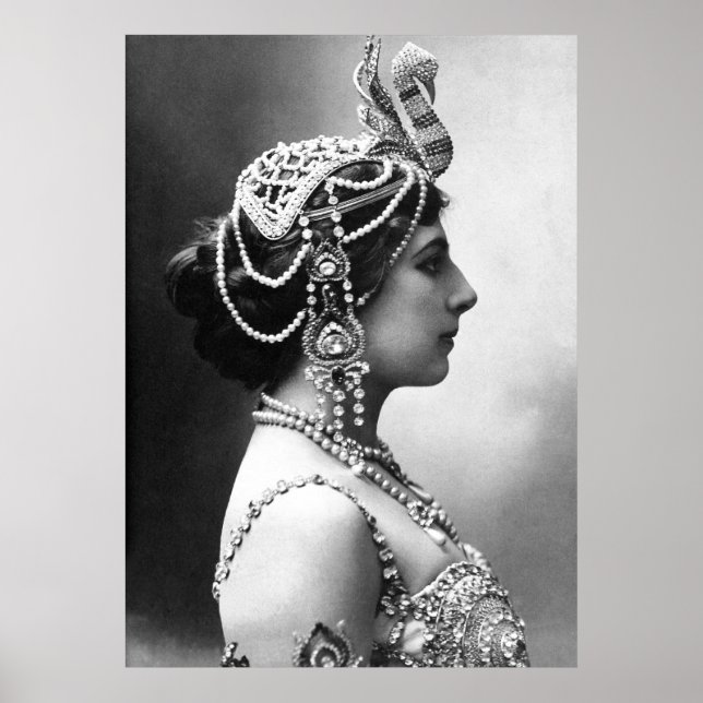 Mata Hari: "Beautiful Woman, Dangerous Spy" Poster (Front)