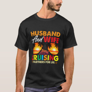 Matching Couples Husnd Wife Cruising 2025 Cruise V T-Shirt