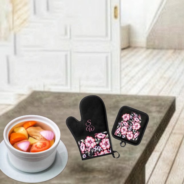 May Bloom    Oven Mitt & Pot Holder Set (Preparing food is a joy when you use your May Bloom Oven Mitt & Pot Holder Set!)