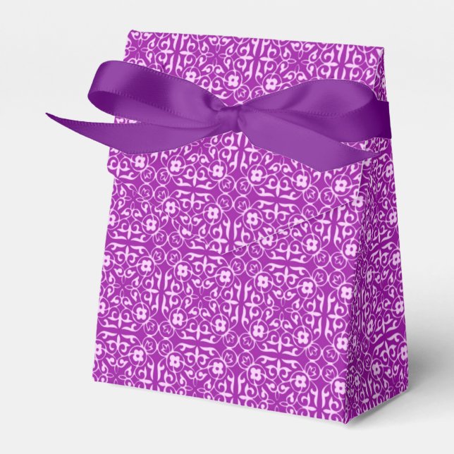 Mediaeval Damask pattern, amethyst purple Favour Box (Front Side)