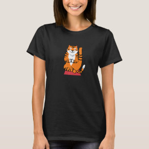 Meditating statue tiger relaxation mindfulness yog T-Shirt