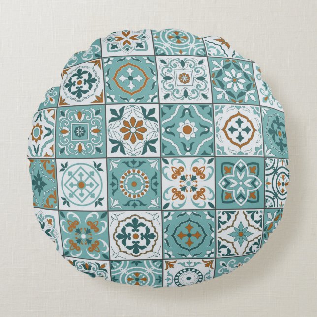 Mediterranean seamless pattern from Moroccan tiles Round Cushion (Front)