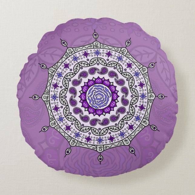 Mehndi Fantasy Silver Round Pillow (Front)