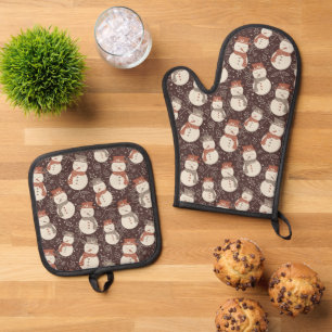 Mellow Snowmen - Christmas snowman pattern red. Oven Mitt & Pot Holder Set