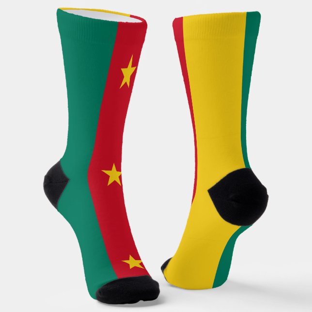 Men crew socks with flag of Cameroon (Angled)