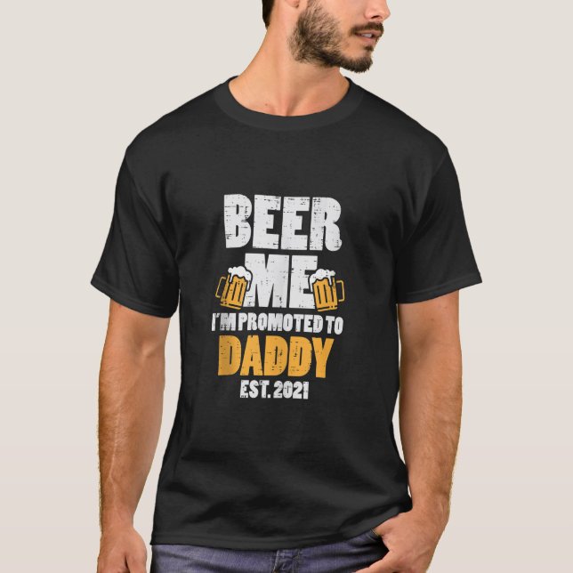Mens Beer Me Promoted Daddy 2021 Drinking Baby Ann T-Shirt (Front)