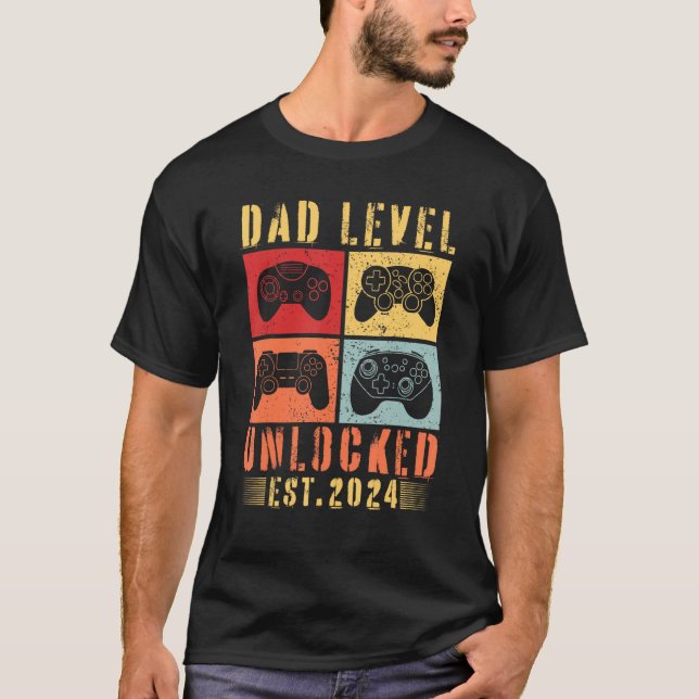 Mens I Leveled Up To Dad 2024 Promoted To Daddy Le T-Shirt (Front)