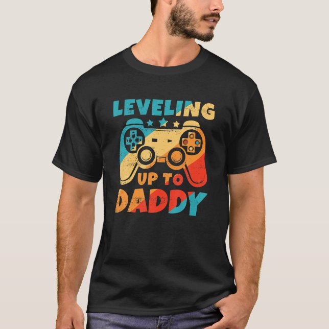 Mens Leveling Up To Daddy Gamer Dad Pregnancy Anno T-Shirt (Front)