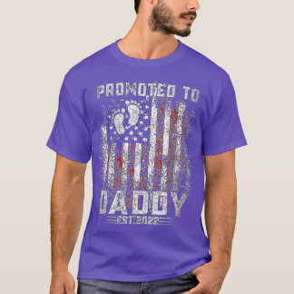 Mens Promoted To Daddy 2022 First Time Fathers Day T-Shirt