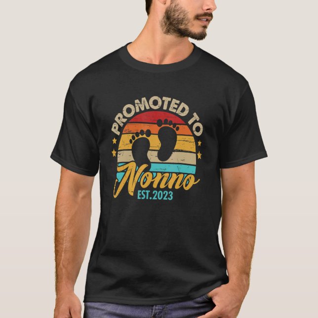 Mens Promoted to Nonno 2023 Father's Day  First Ti T-Shirt (Front)