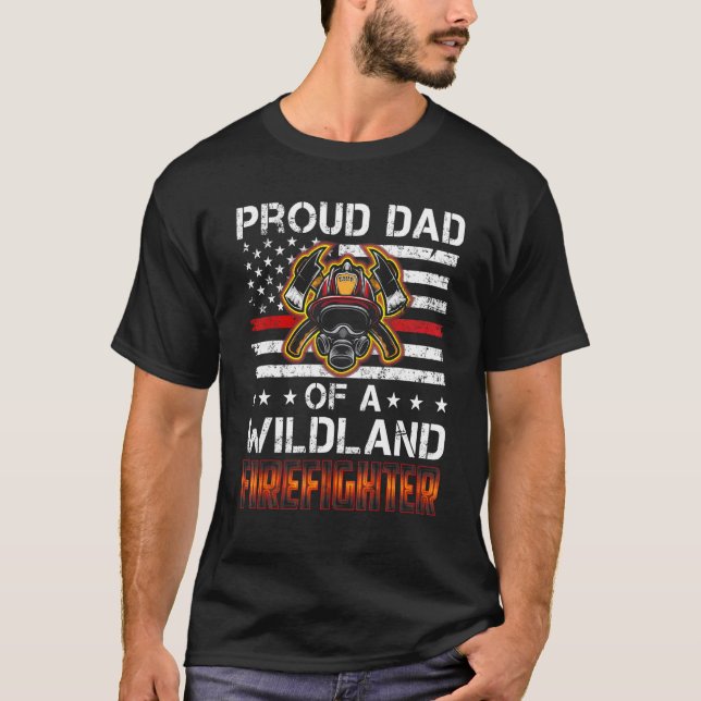 Mens Red Line Flag  Proud Dad of a Wildland Firefi T-Shirt (Front)