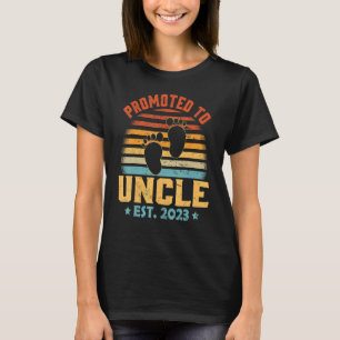 Mens Retro Promoted To Uncle Est 2023 Pregnancy An T-Shirt