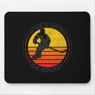 Mens Retro Vintage Ice Hockey Funny Hockey Player  Mouse Pad