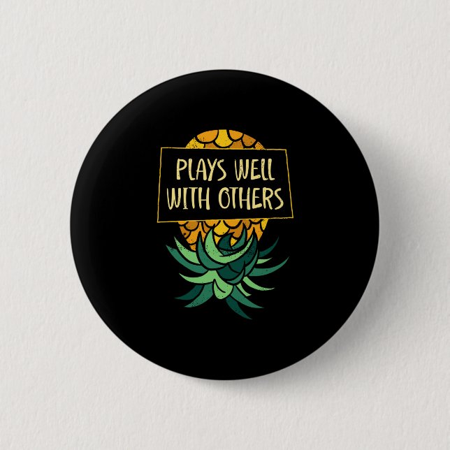 Mens upside down pineapple plays others funny 6 cm round badge (Front)