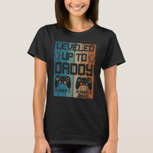 Mens Vintage Levelled Up To Daddy  Soon To Be Dad  T-Shirt