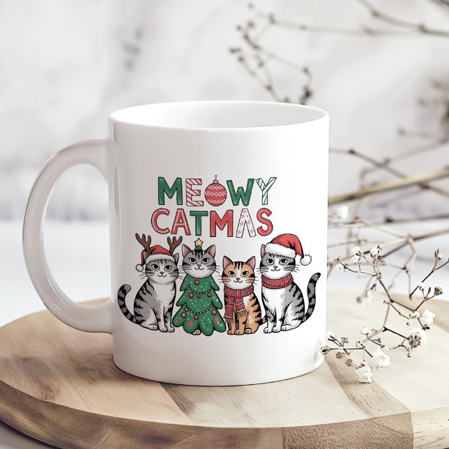 Meowy Catmas Cute Christmas Cats – Funny Holiday Coffee Mug (Meowy Catmas Cute Christmas Cats – Funny Holiday Coffee Mug on a wooden kitchen table.)