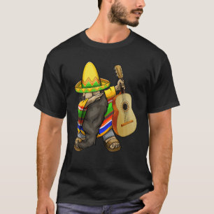 Mexican Dabbing Gnome Cinco De Mayo Poncho Sombrer T-Shirt