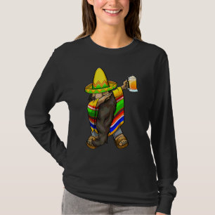 Mexican Dabbing Gnome Cinco De Mayo Poncho Sombrer T-Shirt