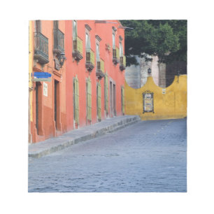 Mexico, San Miguel de Allende, Homes along Notepad