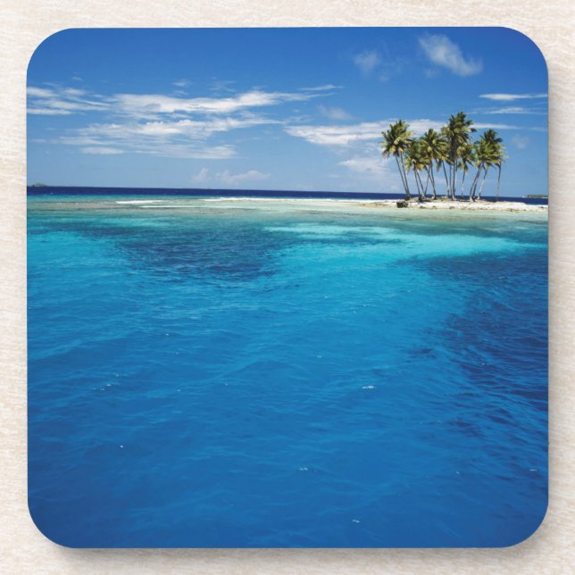 Micronesia, Tonowas, View of idyllic tropical Coaster (Front)