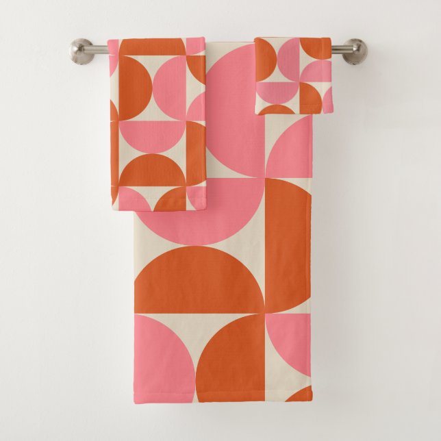 Mid century modern geometric pattern pink orange  bath towel set (Insitu)