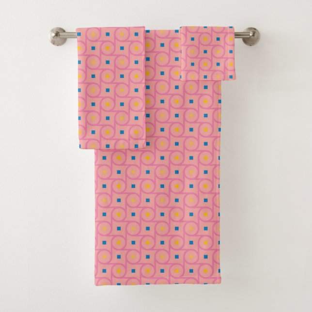 Mid Century Modern Pink Interlocking Circle Bath Towel Set (Insitu)