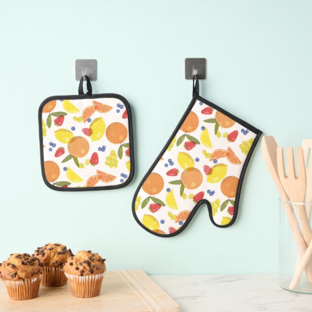 Mid Mod Grungy Risograph Farmers Market Fruit Oven Mitt & Pot Holder Set (Insitu(Hanging))