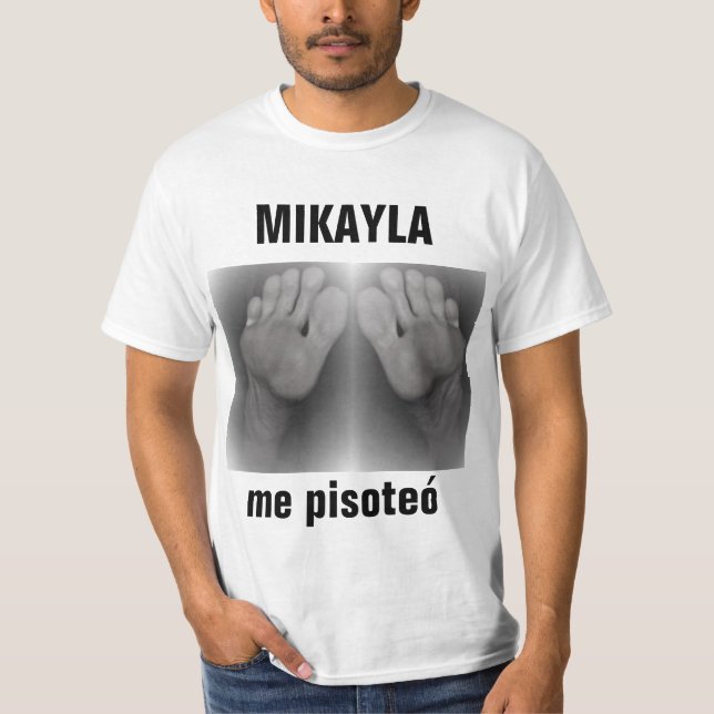 MIKAYLA me pisoteó T-Shirt (Front)