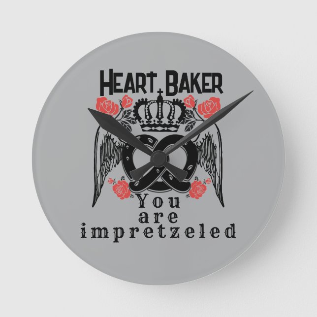 Mikitiez pretzel bread baker queen king  round clock (Front)