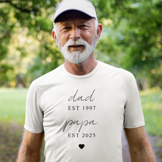 Minimalist Dad & Papa EST Year Custom Gift T-Shirt (Creator Uploaded)