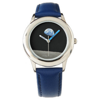 Minimalist Earthrise Watch for Global Change