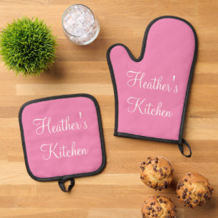 Minimalist Pink and White Custom Name Kitchen Oven Mitt & Pot Holder Set