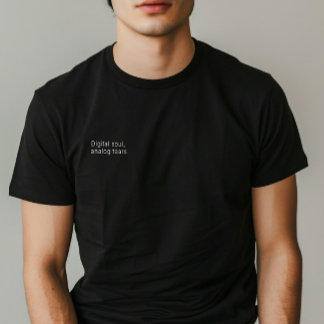 Minimalist Quote "Digital Soul, Analogue Tears" Ma T-Shirt