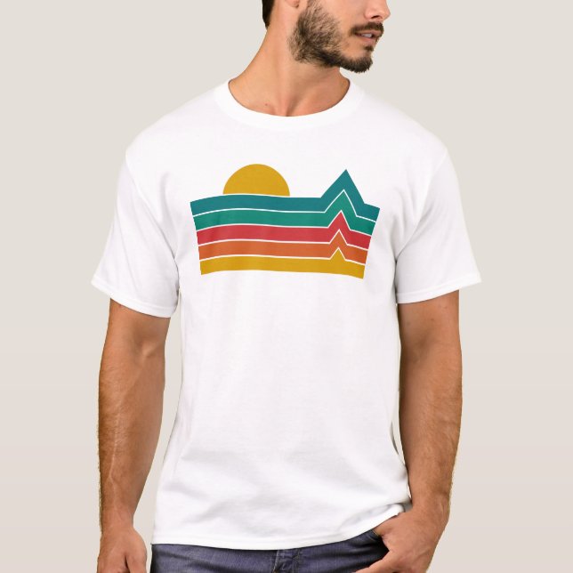 Minimalist sun and waves T-Shirt (Front)